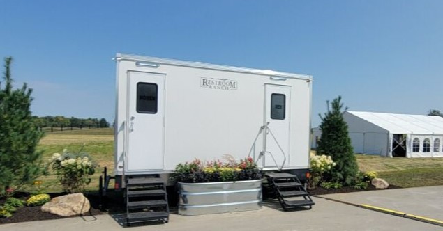 Luxury bathroom trailer rentals in Jacksonville by Amelia Island Restroom Rentals. Ideal for weddings, festivals, and job sites. Call 904-816-3454 to book today!